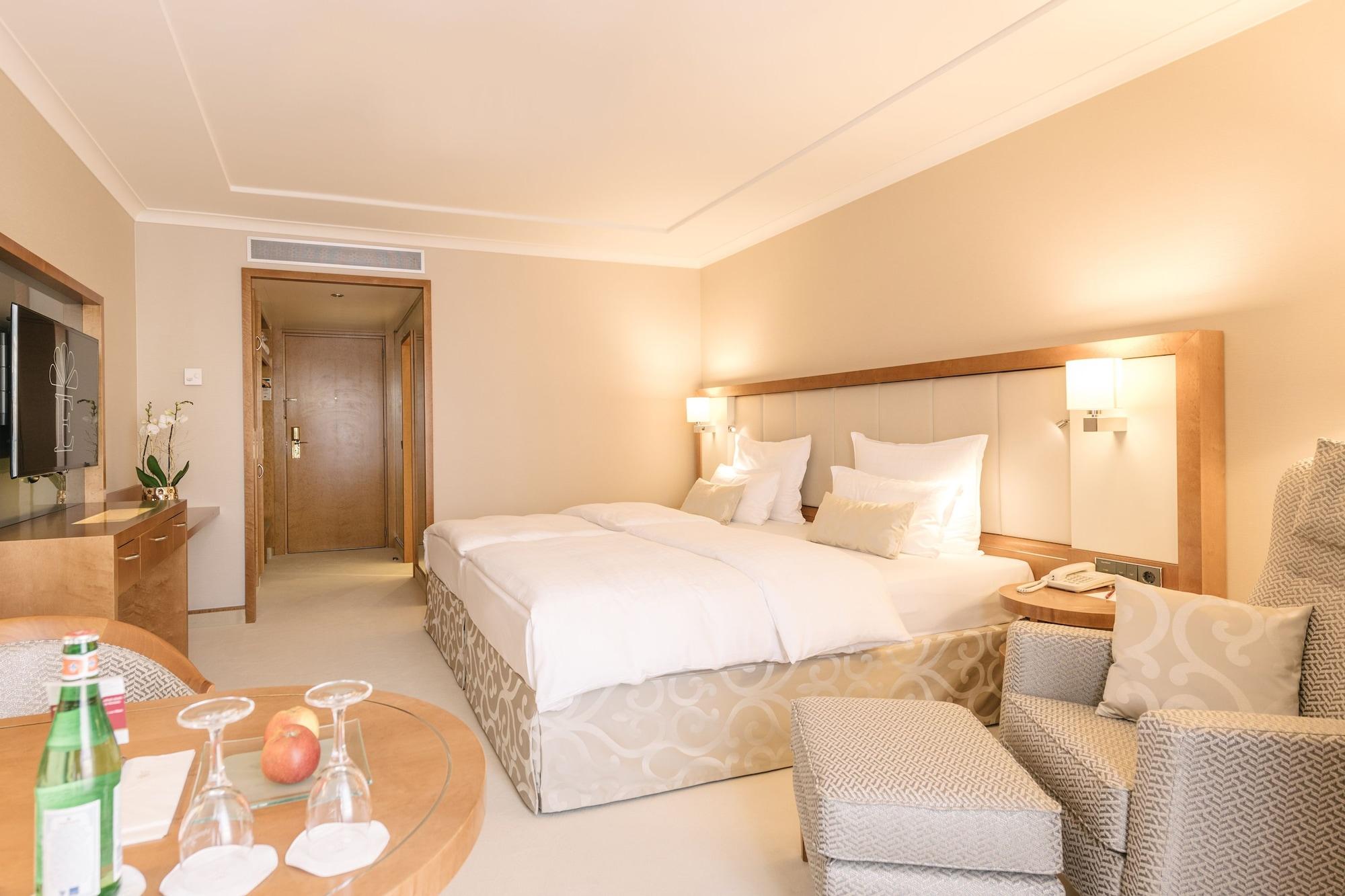 Grand Elysee Hamburg Ngoại thất bức ảnh A room at the hotel