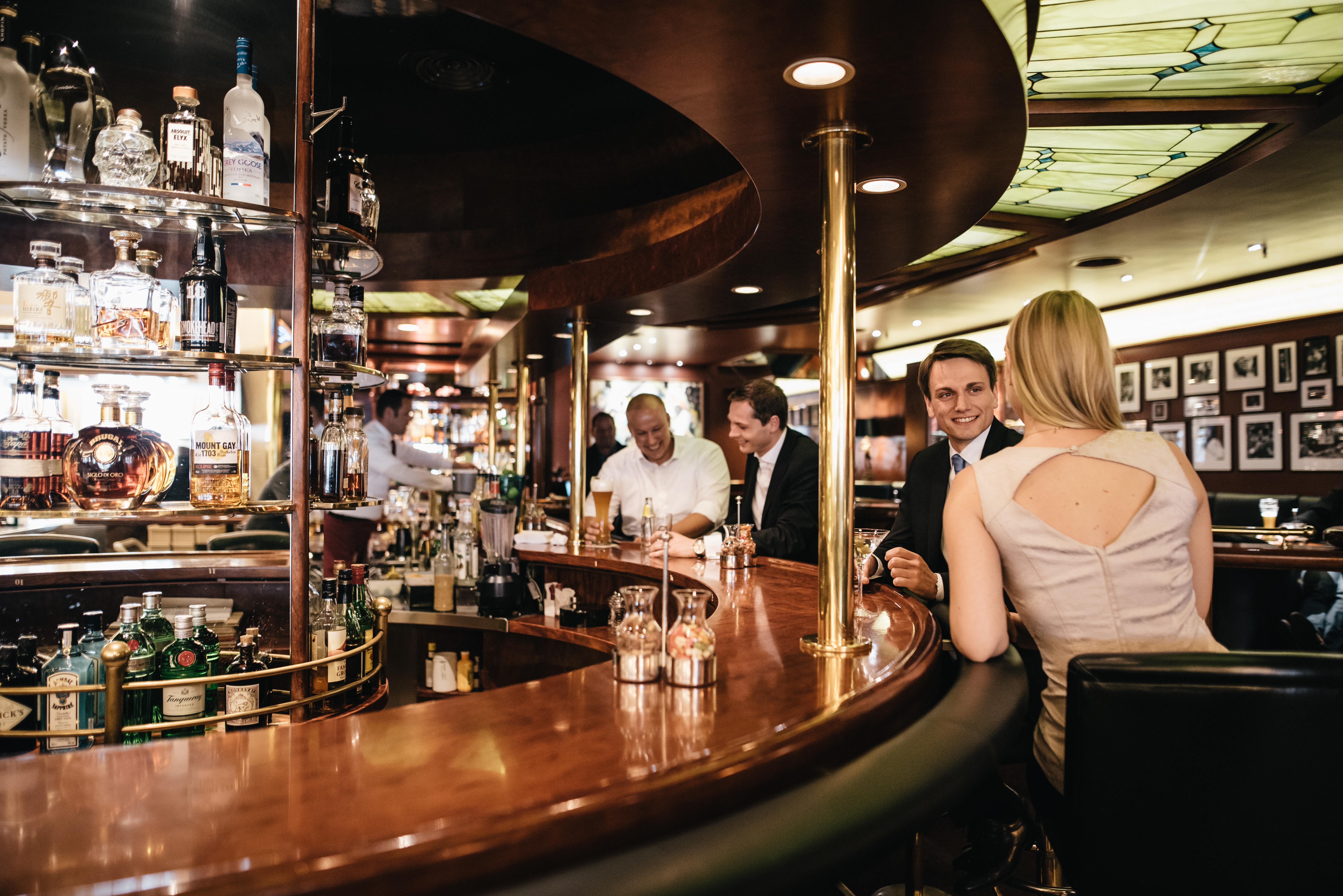 Grand Elysee Hamburg Ngoại thất bức ảnh The bar at the American Bar